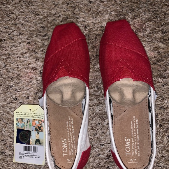 Women’s Toms Red & White Brand New - Picture 2 of 6